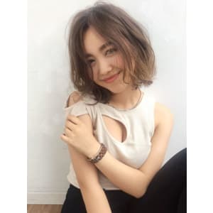 大人ボブ　触れたくなるフェミニンパーマ【y－３５４】