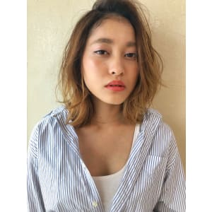 外国人風ボブ　グラデーションハイライト