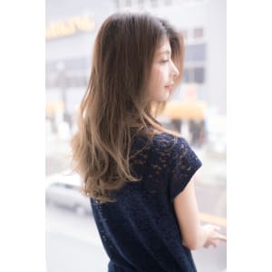 透明感のあるベージュ　by鬼頭