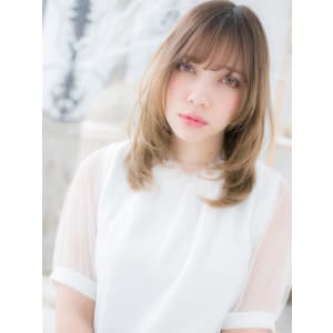  ストレートｘレイヤーの小顔グラマラス