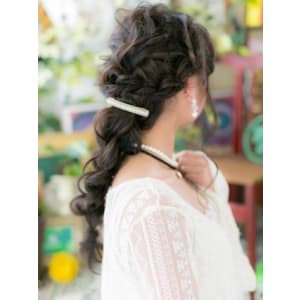 小顔フェミニン♪外国人風ヘアアレンジ