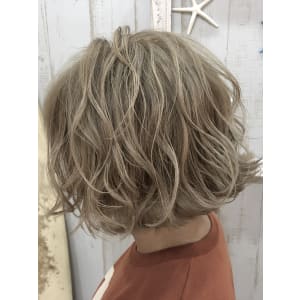 切りっぱなしボブ☆ハイトーンのミルクティーベージュ☆