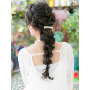小顔フェミニン♪外国人風ヘアアレンジ