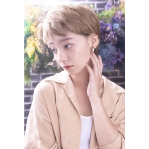 美容師からも大人気の小顔に見せるドライカットの達人by鬼頭