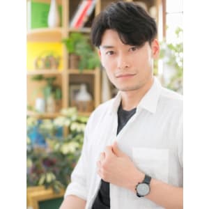 マットに決める！ダークアッシュワイルドサイドパートショート