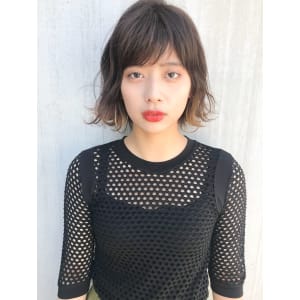 動きのある切りっぱなしボブ　オシャレインカーカラー