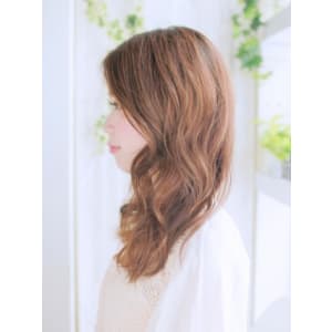 ゆるかわルーズヘアーで人気のカジュアルスタイル