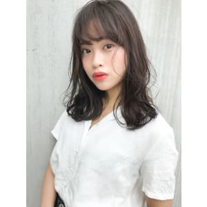 セミウェットなウェーブヘア