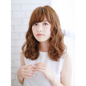 ウェット感のあるミックスカールボブスタイル