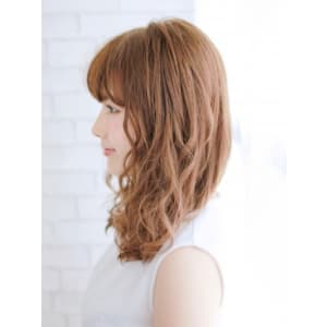 ウェット感のあるミックスカールボブスタイル
