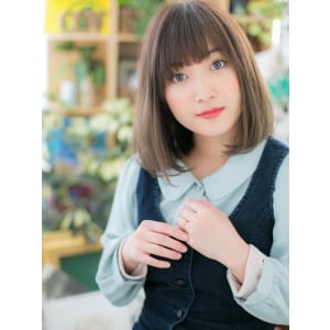 外国人風カラーが個性的！前下がりストレート