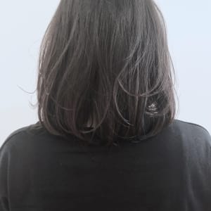 流し前髪グレージュボブ
