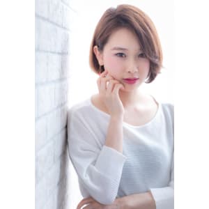 セミウェットでスポンテニアスな大人かわいい前下がりボブ 川口