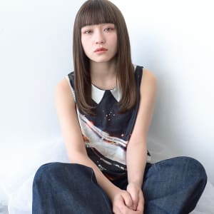ぱっつん前髪ストレートセミロング
