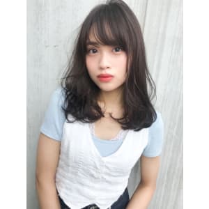 大人の暗髪セミディ