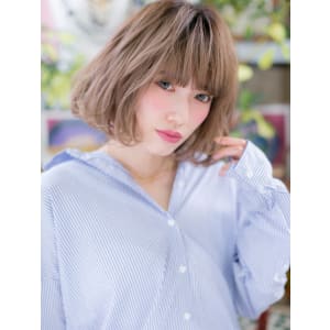 外国人風カラーの前下がりボブ