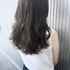 流し前髪グレージュロング