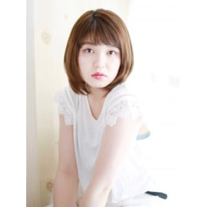 顔まわりレイヤーの内巻きスタイル