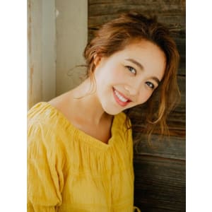 巻き髪アップ×かきあげバング