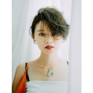 クールな耳掛けショート