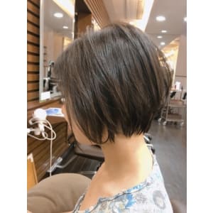 大人かわいい前下がりボブショート【neaf 犬塚優介】