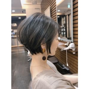 大人の前下がりショート【neaf 犬塚優介】