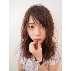 セミロングスタイル