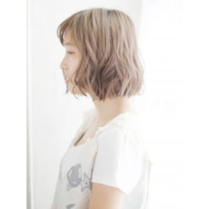 透け感ハイトーンのゆるカール - hair make nalu 荻窪西口 すずらん通り店【ヘアメイク ナル オギクボニシグチテン スズランドオリテン】掲載中