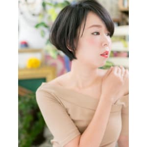 前下がりの大人ショートボブ
