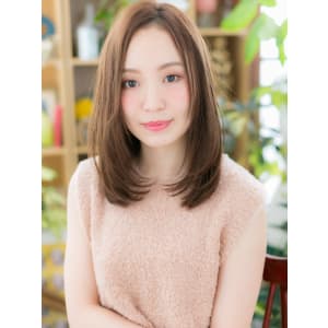 大人かわいい♪センターパートやわらかセミディ