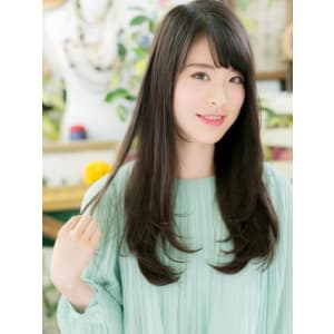 黒髪も◎斜めバング＆ロングストレート