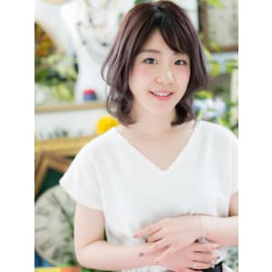 大人かわいい斜めバングxレイヤーカットくびれミディ
