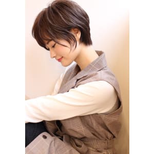 大人小顔前下がりショートボブ