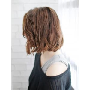 無造作ウエットボブスタイル