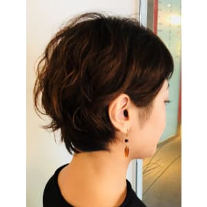 【お客様Style】オン眉デザインカラー切りっぱなしボブ横顔