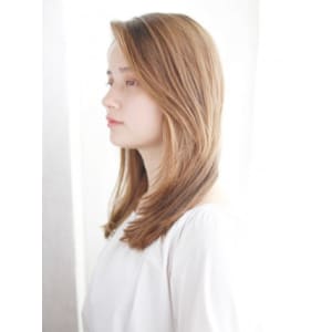 ナチュラルかきあげストレートスタイル