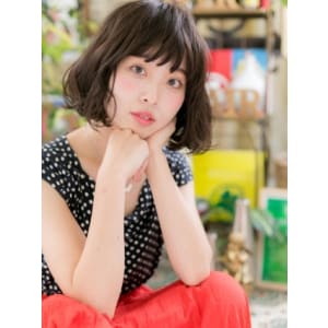 モノトーンアッシュのガーリーシースルー小顔ボブ