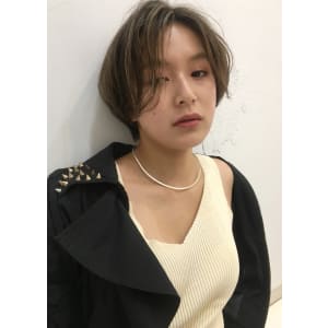 大人ひし形グレージュショートボブ