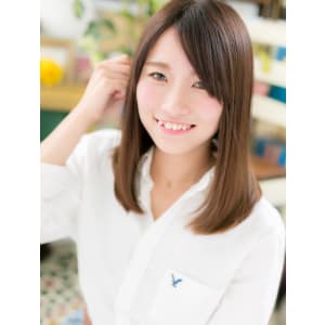 斜めバング×ナチュラルエアリーストレート