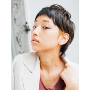 さりげない個性派ショートスタイル