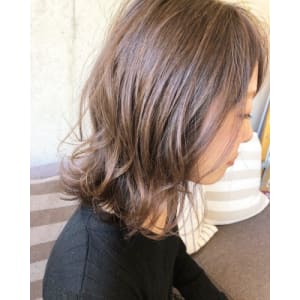 動く髪に透明感アマランスカラー☆