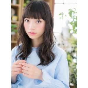 黒髪揺らめく…くせ毛風やわらかロング