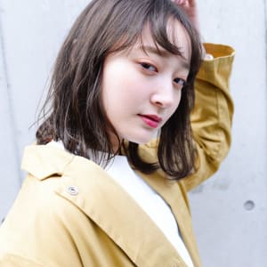 フリンジバンググレージュミディアムボブ