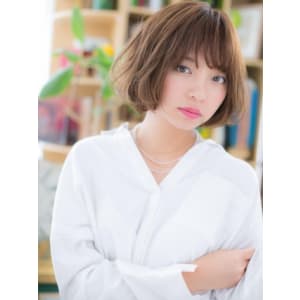 くせ毛風カール×斜めバングのガーリーボブ