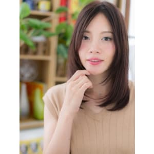 センターパート…小顔ハンサムセミディ