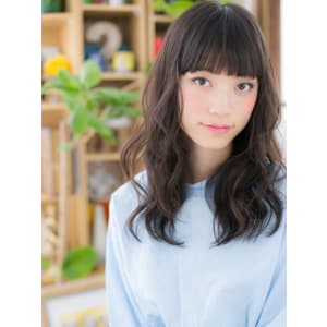 黒髪揺らめく…くせ毛風やわらかロング