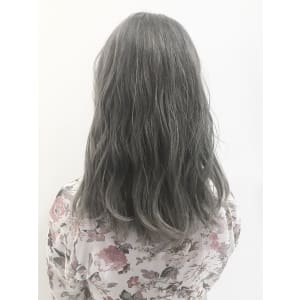 ハイトーングレージュカラー×ゆるふわミディアム - FRAMES hair design【フレイムスヘアデザイン】掲載中
