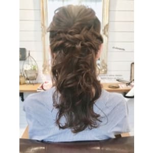 【結婚式・二次会】カジュアルハーフアップ