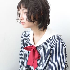 シースルーバングインナーカラーグレージュショート