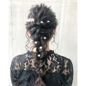 シンプルだけどかわいい結婚式編みおろしアレンジ